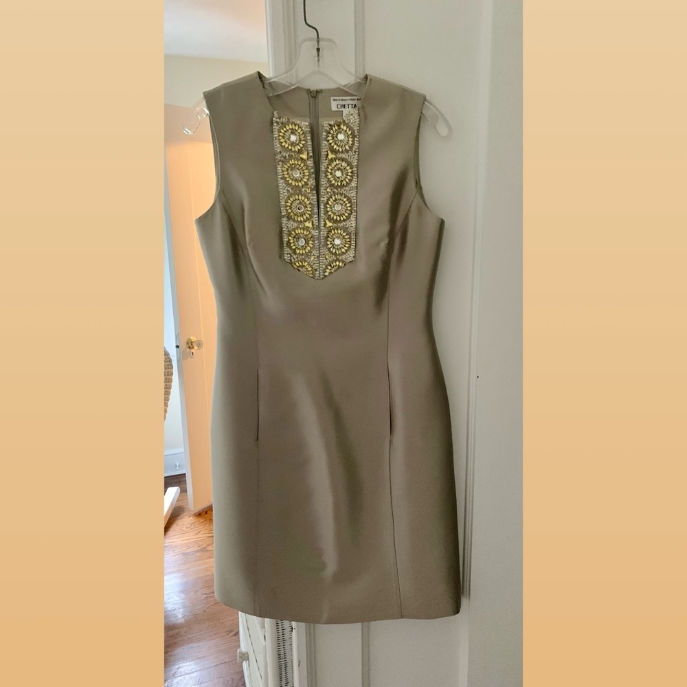 Elegant Chetta B silver cocktail dress with gold & silver jewel inset. Size 2